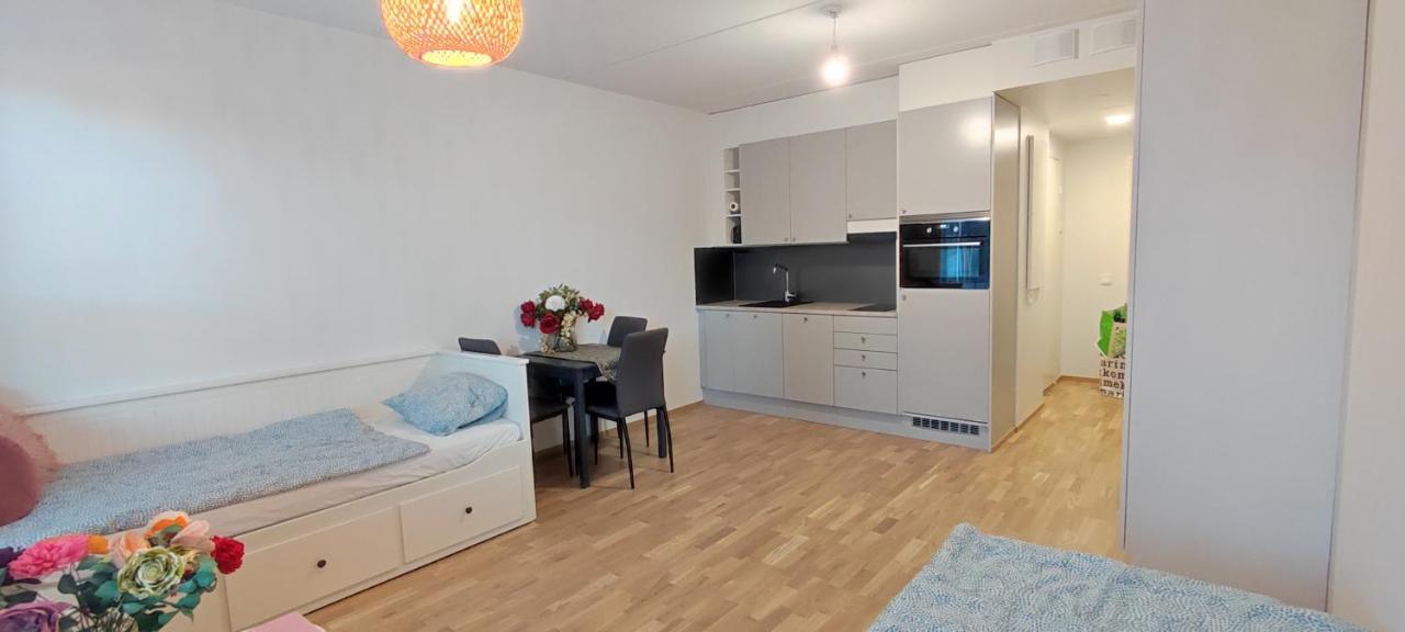 Apartament Ruby Studio 5Min To Vantaa Airport And 20Min To Helsinki Center Zewnętrze zdjęcie